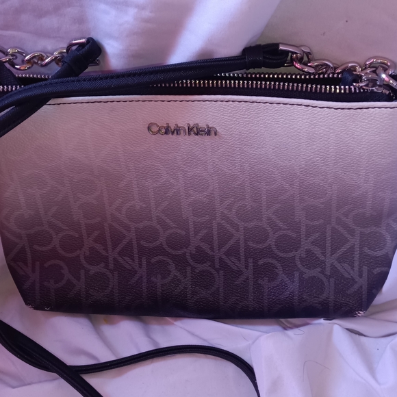 Calvin Klein - Picture 1 of 4